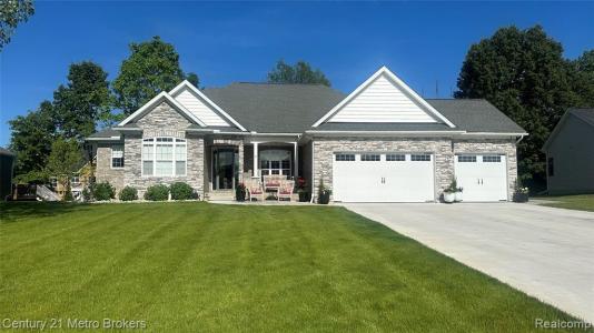 16437 Sleepy Hollow Drive, Fenton, Michigan 48430, USA