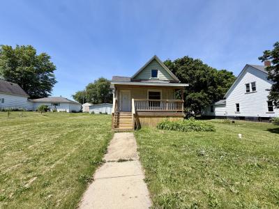 38 Maple Street, Saunemin, Illinois 61769, USA