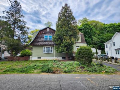 88 Columbus Avenue, Harrington Park, NJ 07640, USA