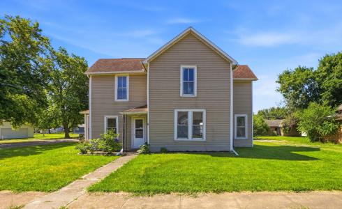 210 E Center St., Winfield, Iowa 52659, USA