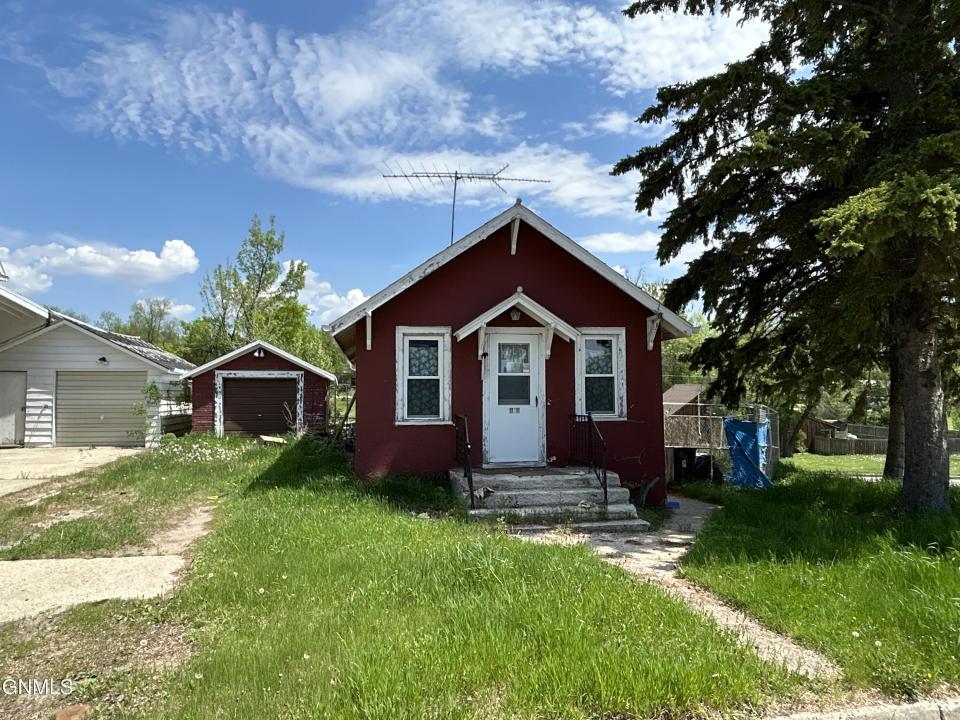 422 1st Avenue, Gackle, North Dakota 58442, USA