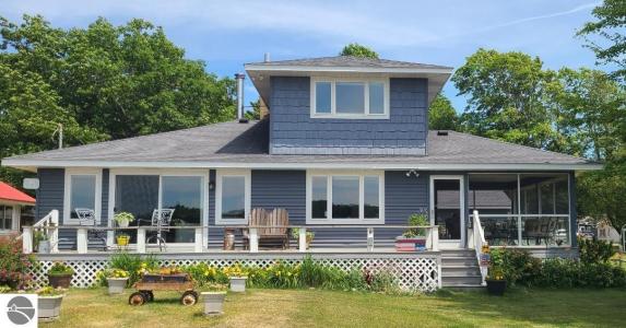 4329 Brook Street, Frankfort, Michigan 49635, USA