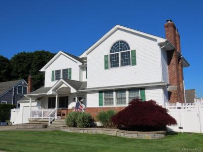 654 Alwick Avenue, West Islip, NY 11795, USA