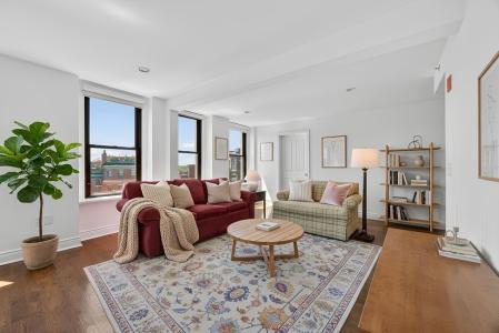 4 Charlesgate E , #701, Boston, Massachusetts 02215, USA