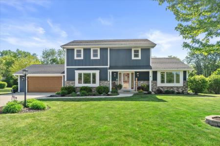 9574 S Fairway Cir, Franklin, Wisconsin 53132, USA