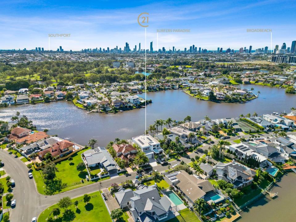 8 San Simeon Drive, Clear Island Waters, QLD 4226, Australia