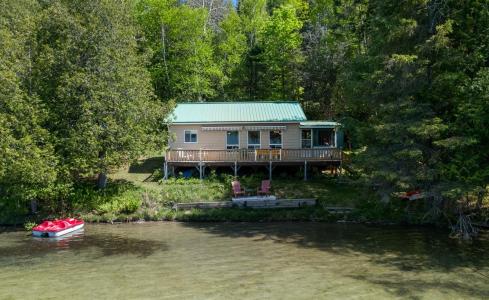 54  Ch. du Lac-des-Îles E., Blue Sea, Quebec J0X 1C0, Canada