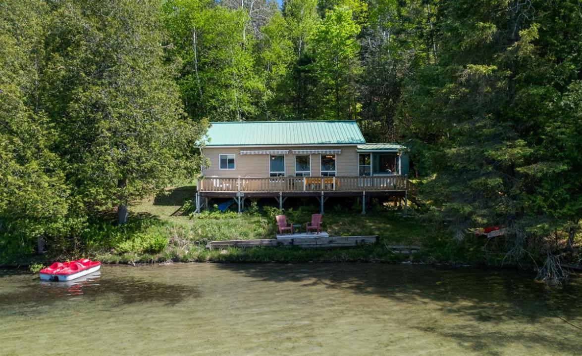 54 Ch. du Lac-des-Îles E., Blue Sea, Quebec J0X 1C0, Canada