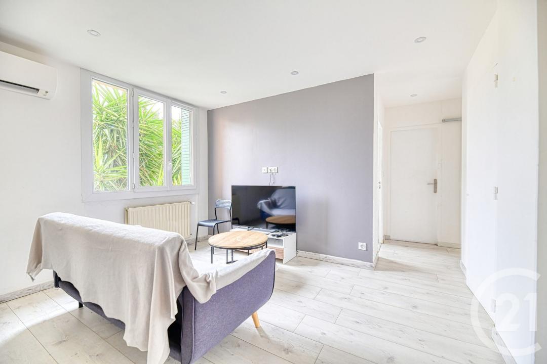 Nimes, Languedoc-Roussillon 30900, Pháp