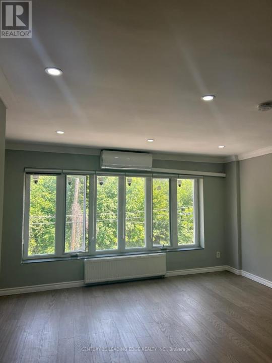 552A SHEPPARD AVENUE WEST, Toronto (bathurst Manor), Ontario M3H 2R9, Canadá