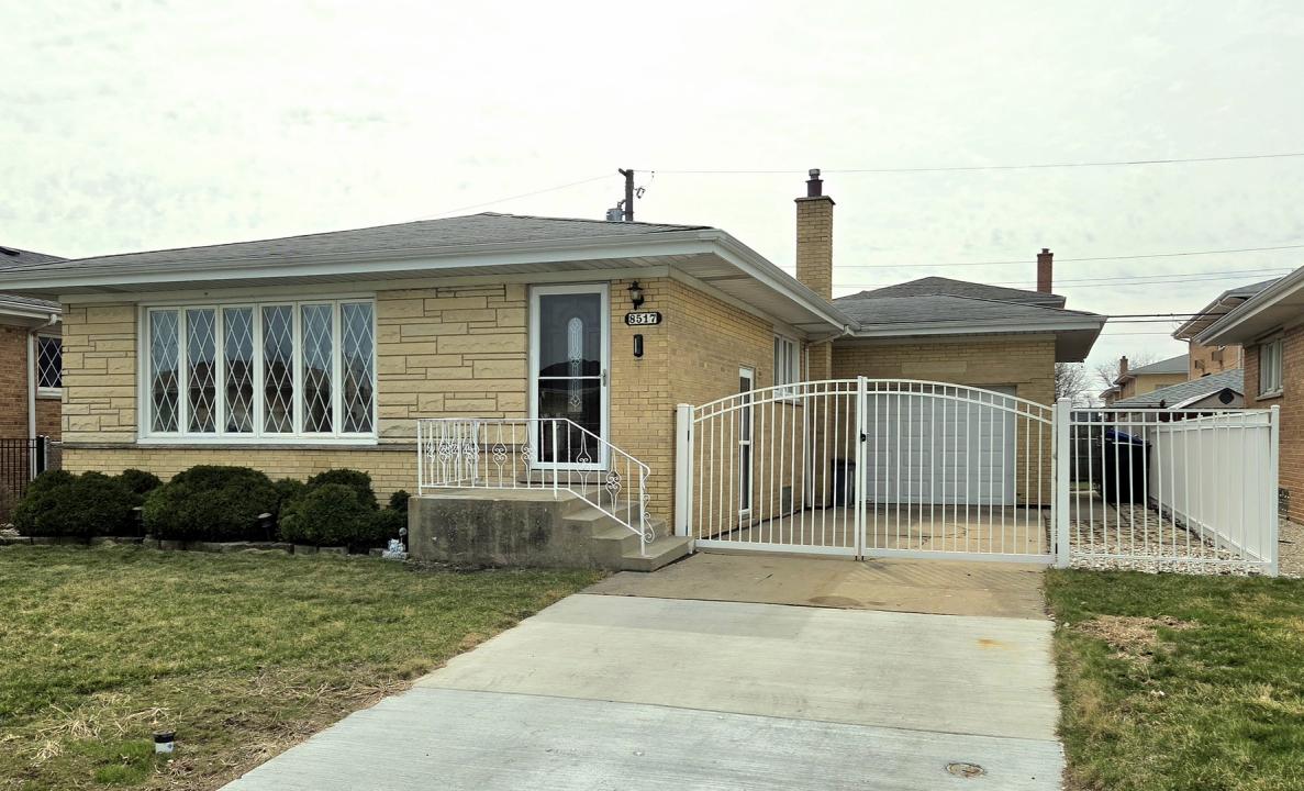 8517 W Carmen Avenue, Chicago, Illinois 60656, USA