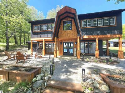 10172 NE Carmichael Drive, Mancelona, Michigan 49659, États-Unis