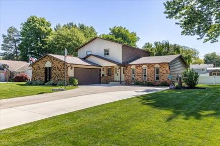 709 Oakhurst Dr., Amherst, Ohio 44001, USA