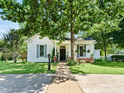 311 East Pryor Street, Athens, Alabama 35611, USA