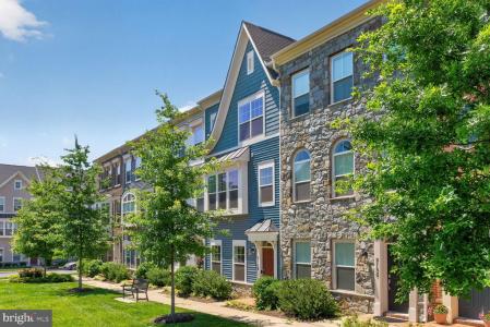 5128 Ridgeview Retreat, Chantilly, Virginia 20151, USA