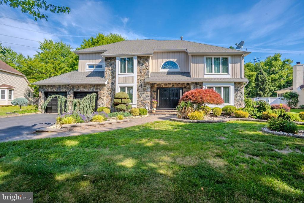 61 Amherst Way, Middlesex, New Jersey 08846