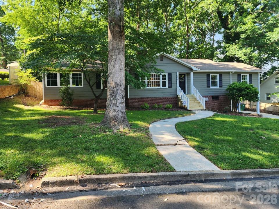 616 E Oakwood Avenue, Albemarle, Carolina Do Norte 28001, Estados Unidos