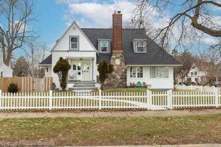 1500 W Saint Joseph Street, Lansing, Michigan 48915, Estados Unidos