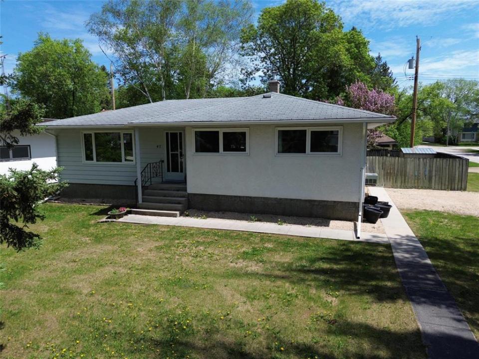 47 5TH AVENUE, Gimli, Manitoba R0C 1B0, Kanada