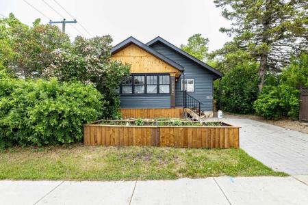 4836 49 STREET, Innisfail, Alberta T4G 1N2, Canadá