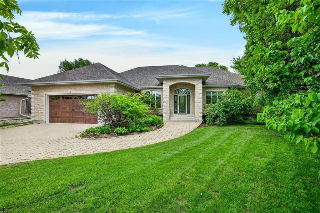 2 STONEBRIDGE PLACE, East St Paul, Manitoba R2E 0L4, Canada