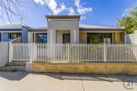 11 Tamarind Lane, Halls Head, WA 6210, Australia