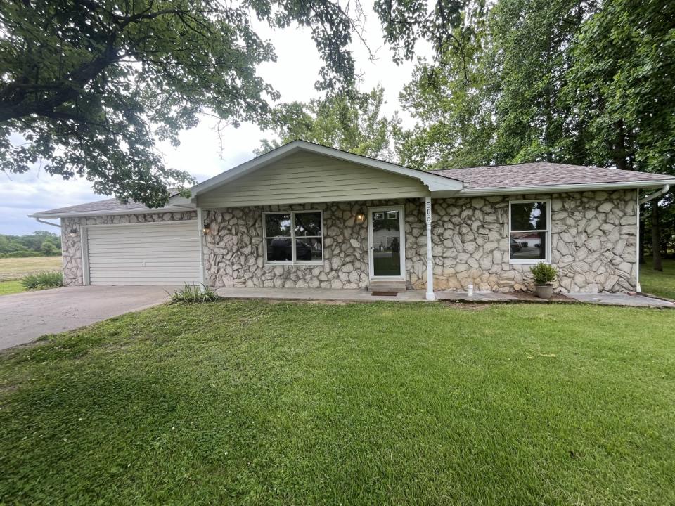 505 Camelot Drive, Desoto, Illinois 62924, USA