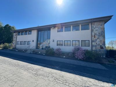 160 Oak Street 1M, Glastonbury, Connecticut 06033
