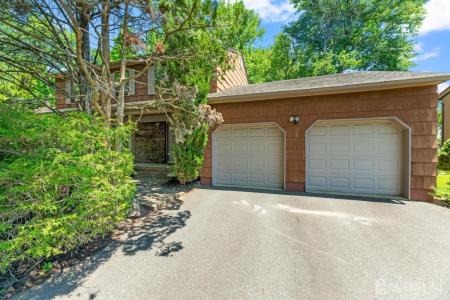 11 Aspen Circle, Edison, NJ 08820, USA