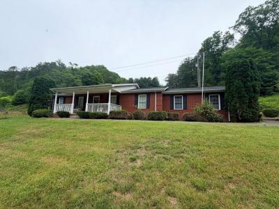 17004 KY RT 979, Beaver, Kentucky 41604, USA