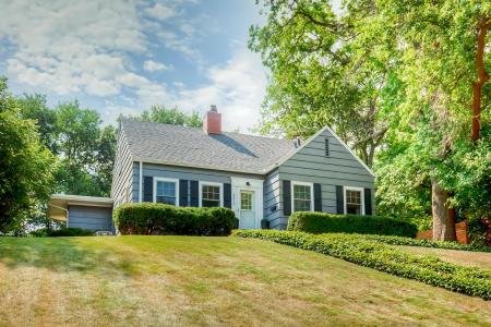 2012 Country Club Boulevard, Ames, Iowa 50014