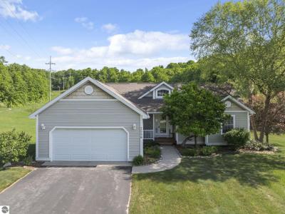 3098 Crown Wood Court, Traverse City, Michigan 49686, USA