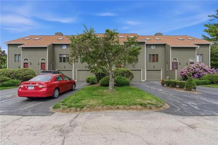 9 Tamarac Drive , D, Smithfield, Rhode Island 02828, USA