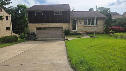 1094 Greenwood Dr, Pittsburgh, Pennsylvania 15236, USA