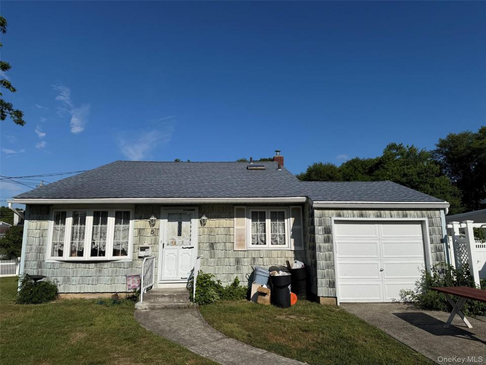 5 Lion Lane, North Babylon, New York 11703, Amerika Birleşik Devletleri