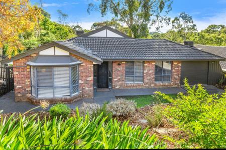31 Dunalbyn Drive, Aberfoyle Park, SA 5159, Australia