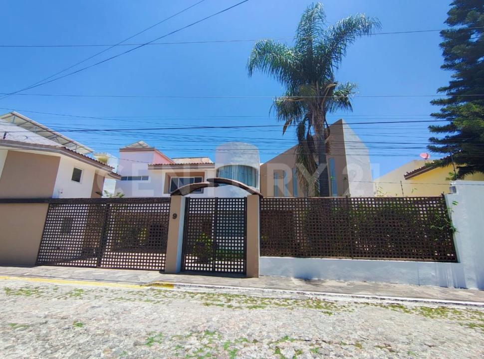 Casa Residencial en Venta, Fracc. Santa Cruz Guadalupe, Zavaleta, Puebla 1,, Puebla, Puebla 72170, Mexico