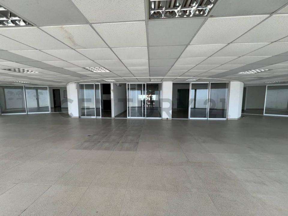 Segundo Anillo, Av. Pirai, Barrio Urbari, Calle Aruma, Edificio Versalles , Oeste, Santa Cruz 00001, Bolivie