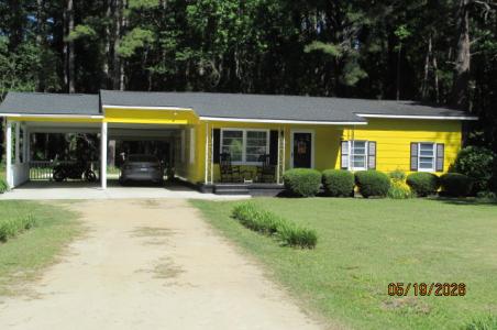 584 N. 3rd Street, St. Pauls, North Carolina 28384, USA