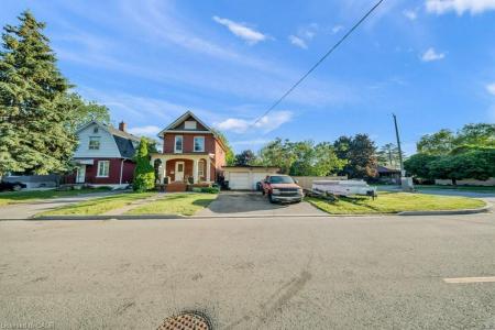 118 HEWAT STREET, Cambridge, Ontario N3H 4H1, Canada