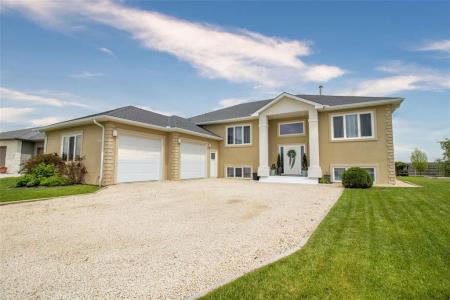 134 CARLETON DRIVE, Steinbach, Manitoba R5G 0W4, Canada