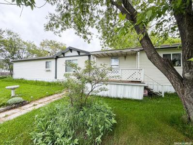 501 7TH AVENUE E, Meadow Lake, Saskatchewan S9X 1X9, Canadá