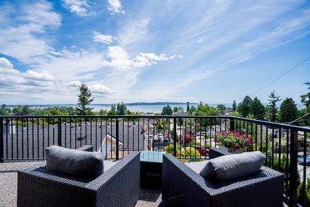 976 PARKER STREET, White Rock, British Columbia V4B 4R4, Canada