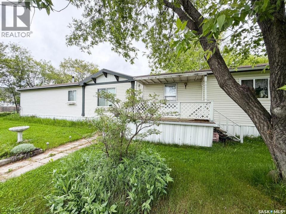 501 7TH AVENUE E, Meadow Lake, Saskatchewan S9X 1X9, Canadá