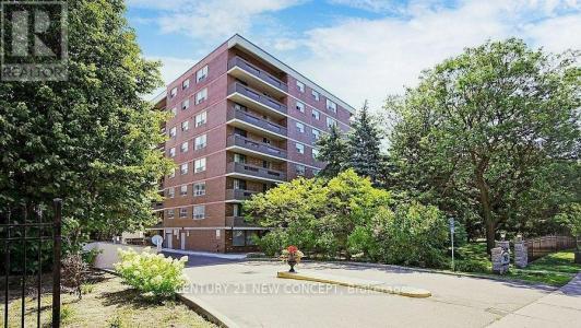 7451 YONGE STREET, Markham (thornhill), Ontario L3T 2B4, Canadá
