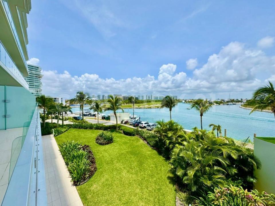 SLS Marina Beach S/N,, Cancún/Benito Juárez, Quintana Roo 77500, Mexique