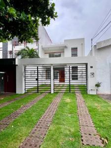 C/ Las Petas entre Canal Cotoca y Av. Paragua, entre 2do y 3er anillo , Este, Santa Cruz 00001, ボリビア