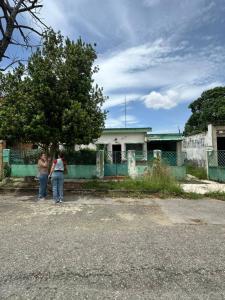 Calle Cerrada Venta de Casa en Trigal Norte, Valencia, Carabobo 2001, Venezuela