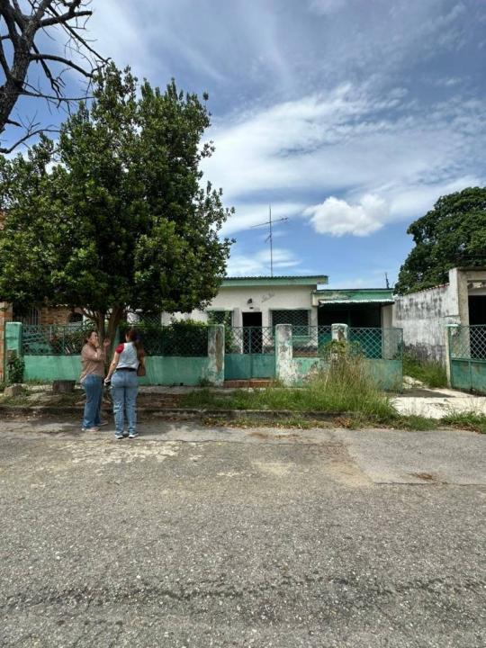 Calle Cerrada Venta de Casa en Trigal Norte, Valencia, Carabobo 2001, Venezuela