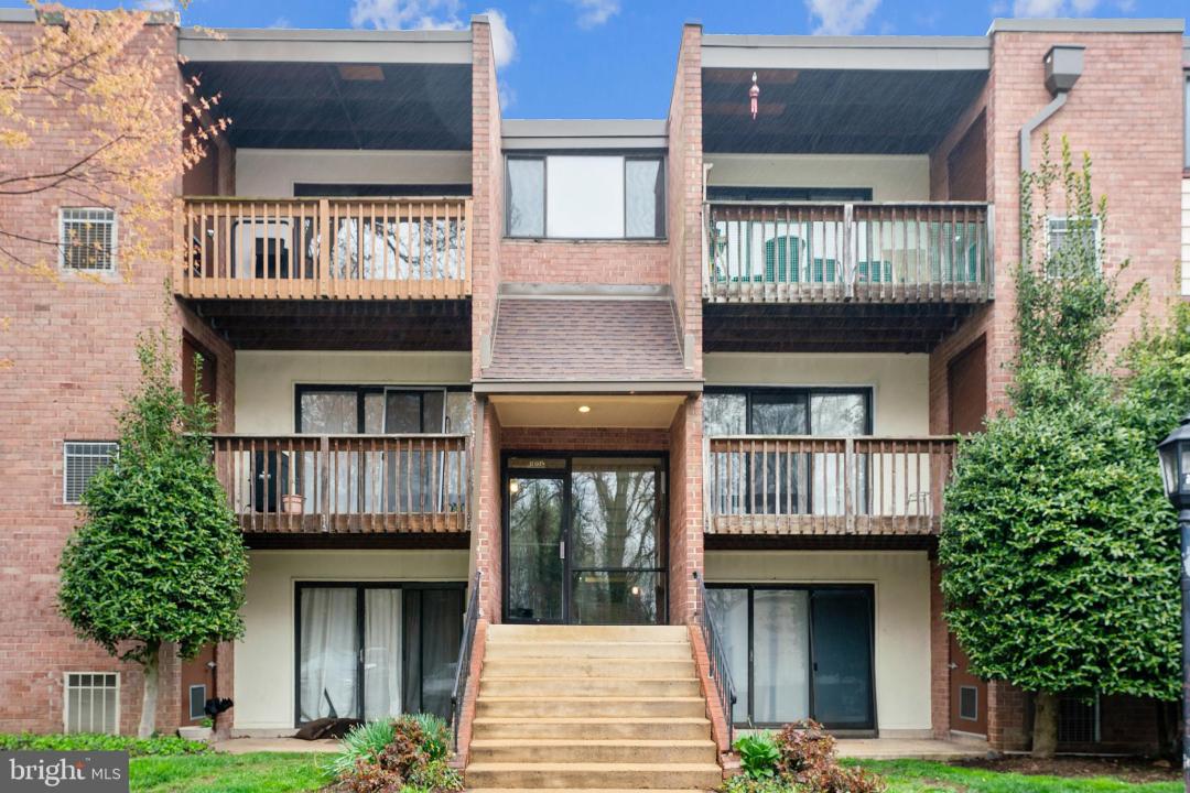 10724 W West Drive Unit# 204, Fairfax, Wirginia 22030, USA